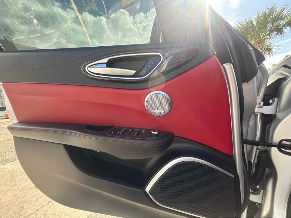 2019 Alfa Romeo Giulia - Image 15 of 18