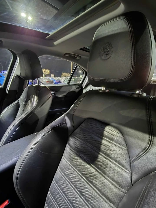 2019 Alfa Romeo Giulia - Image 14 of 16
