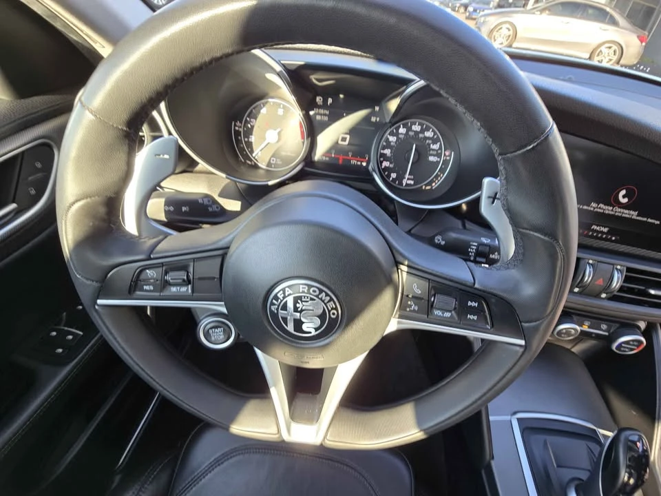 2019 Alfa Romeo Giulia - Image 9 of 16