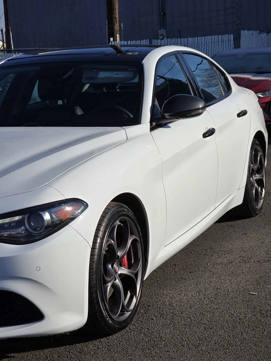 2019 Alfa Romeo Giulia - Image 7 of 16