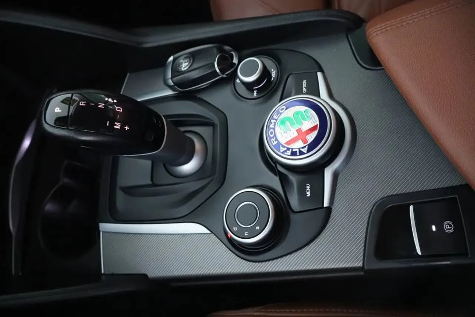 2019 Alfa Romeo Giulia - Image 9 of 10