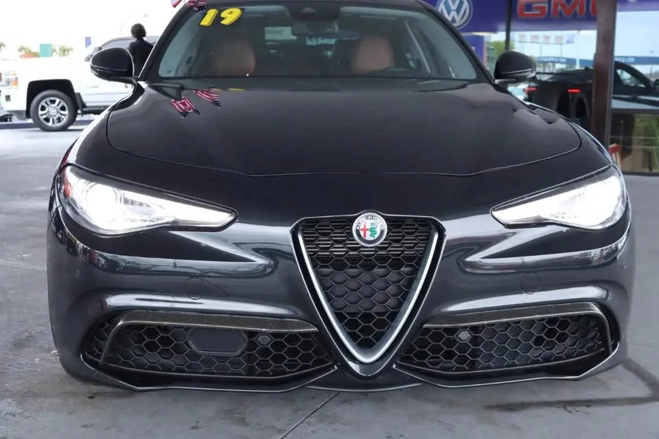 2019 Alfa Romeo Giulia - Image 5 of 10