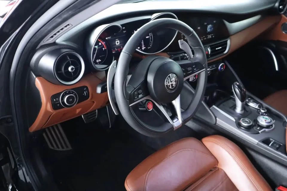 2019 Alfa Romeo Giulia - Image 6 of 10