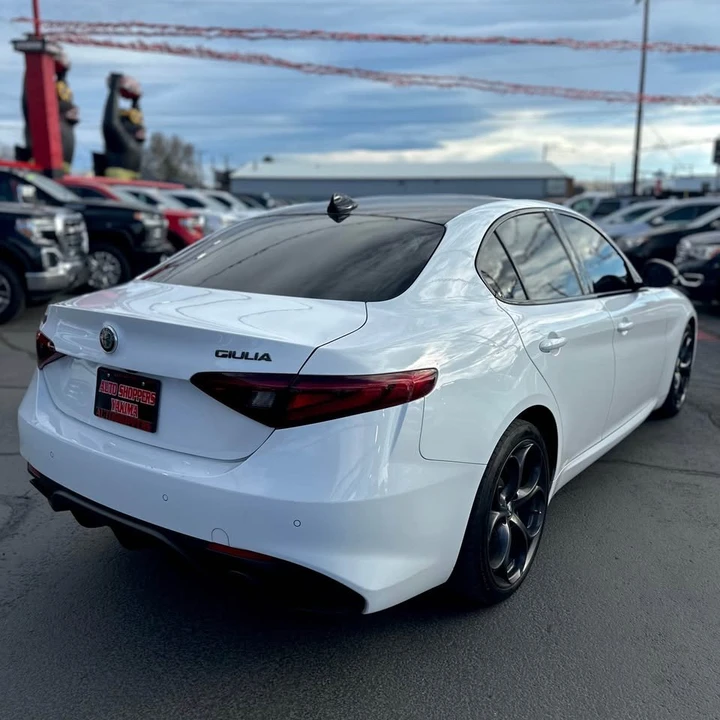 2019 Alfa Romeo Giulia - Image 4 of 14