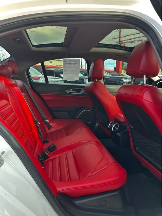 2019 Alfa Romeo Giulia - Image 13 of 14