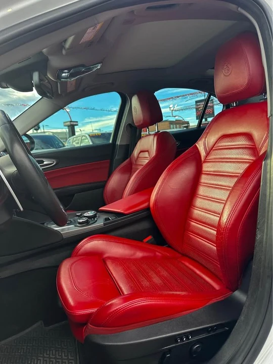 2019 Alfa Romeo Giulia - Image 8 of 14