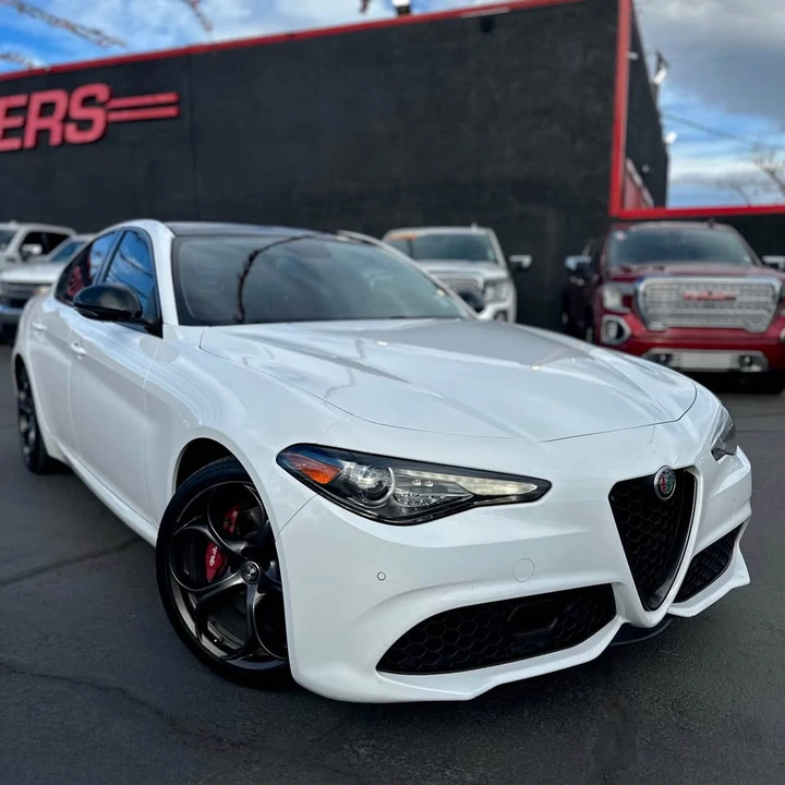 2019 Alfa Romeo Giulia - Image 5 of 16