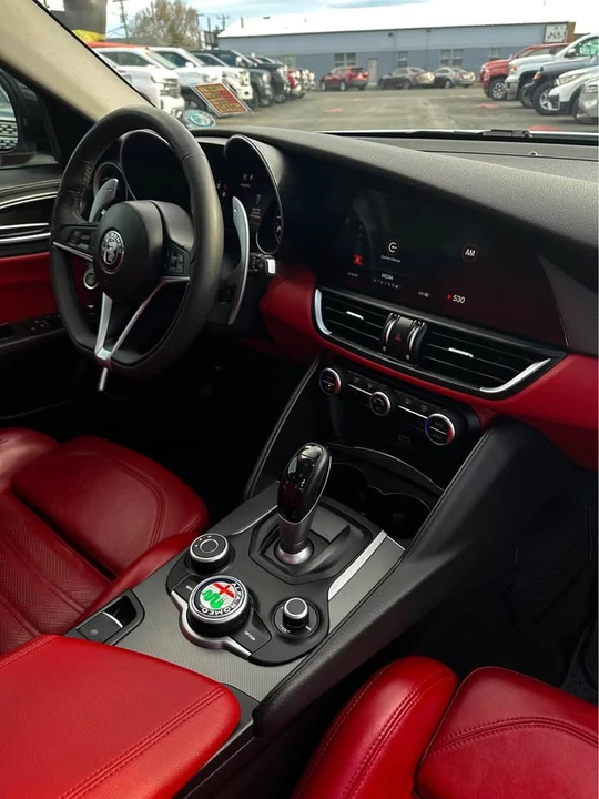2019 Alfa Romeo Giulia - Image 12 of 16