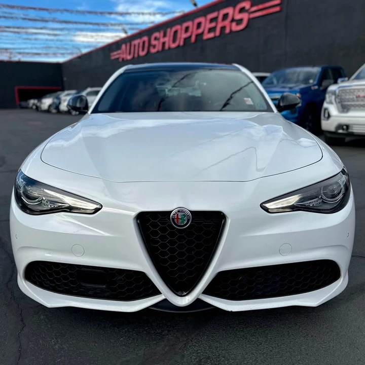 2019 Alfa Romeo Giulia - Image 3 of 16