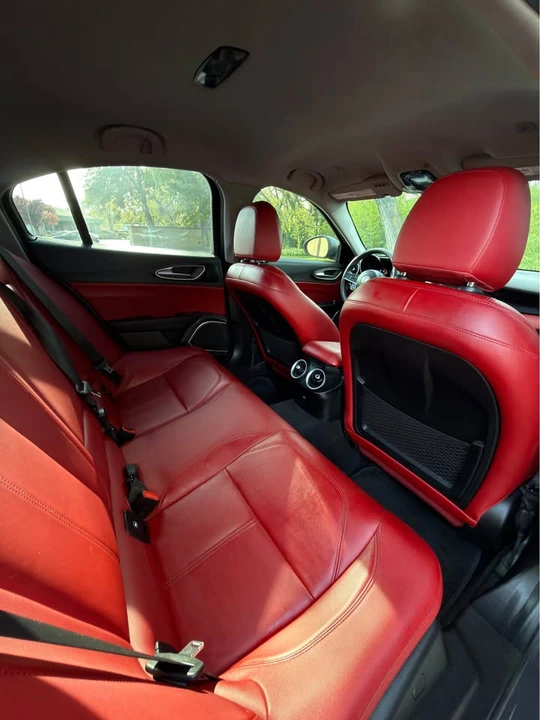 2019 Alfa Romeo Giulia - Image 8 of 13