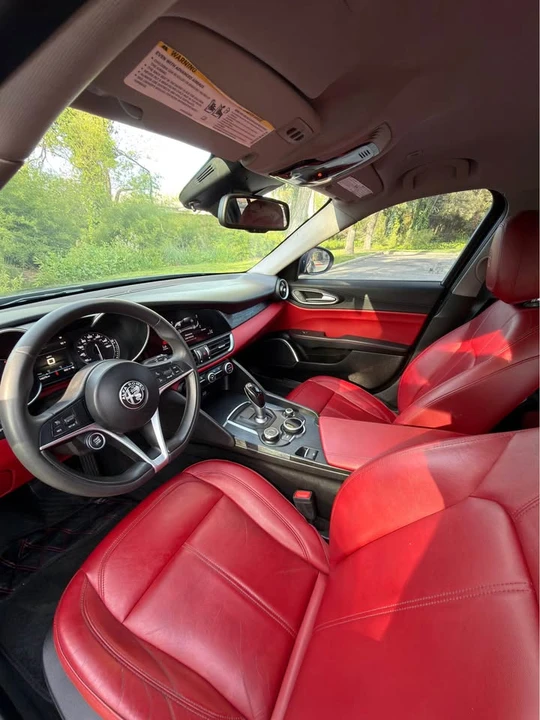 2019 Alfa Romeo Giulia - Image 5 of 13