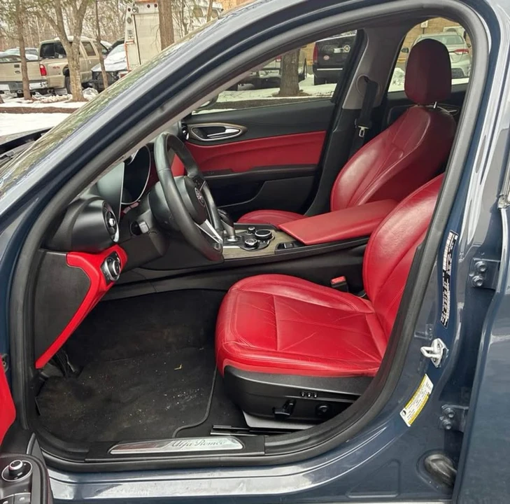 2019 Alfa Romeo Giulia - Image 5 of 7