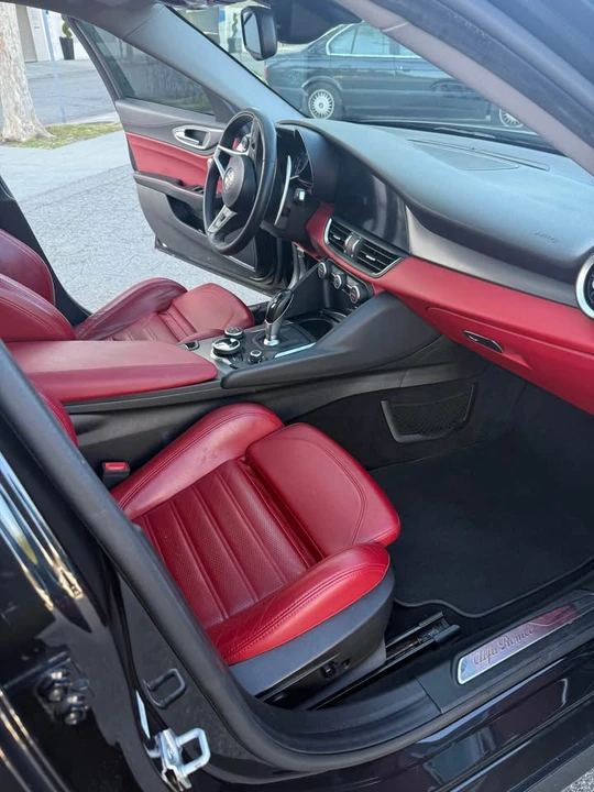 2019 Alfa Romeo Giulia - Image 16 of 20