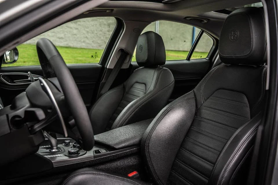2019 Alfa Romeo Giulia - Image 8 of 9