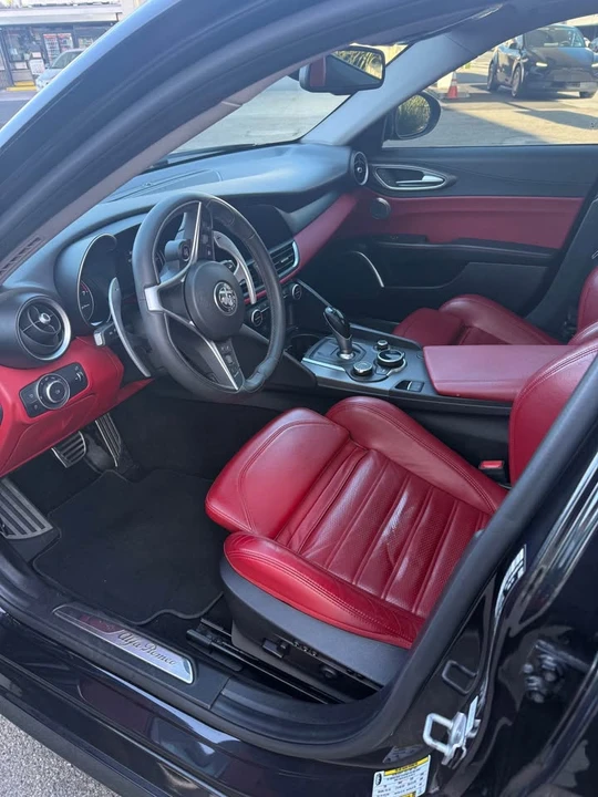 2019 Alfa Romeo Giulia - Image 9 of 20