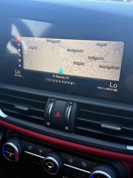 2019 Alfa Romeo Giulia - Image 19 of 20