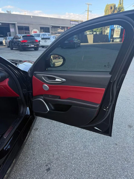 2019 Alfa Romeo Giulia - Image 17 of 20