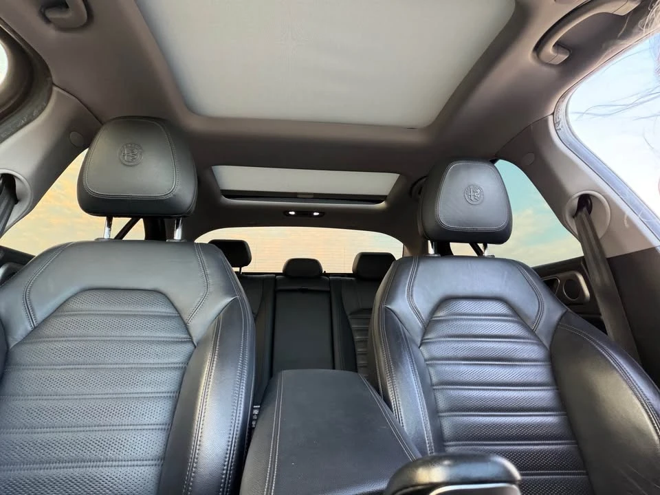 2019 Alfa Romeo Giulia - Image 11 of 13