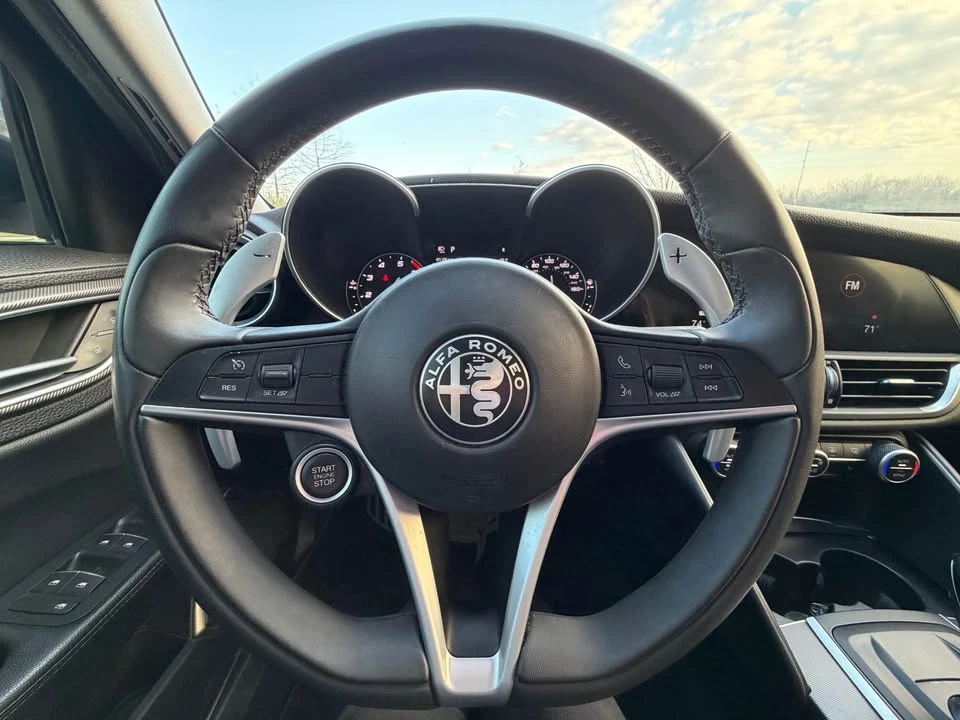 2019 Alfa Romeo Giulia - Image 8 of 13