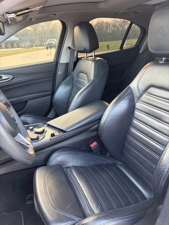 2019 Alfa Romeo Giulia - Image 6 of 13