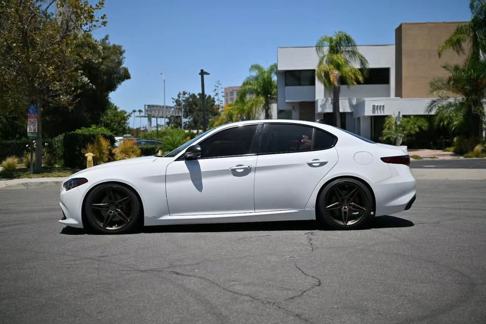 2019 Alfa Romeo Giulia - Image 8 of 9