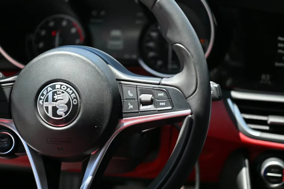 2019 Alfa Romeo Giulia - Image 2 of 9