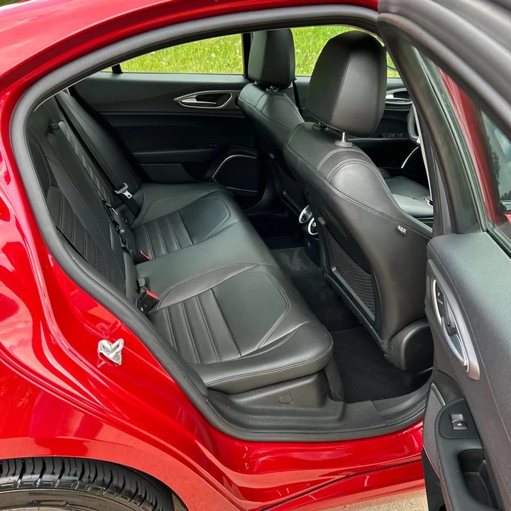 2019 Alfa Romeo Giulia - Image 17 of 20