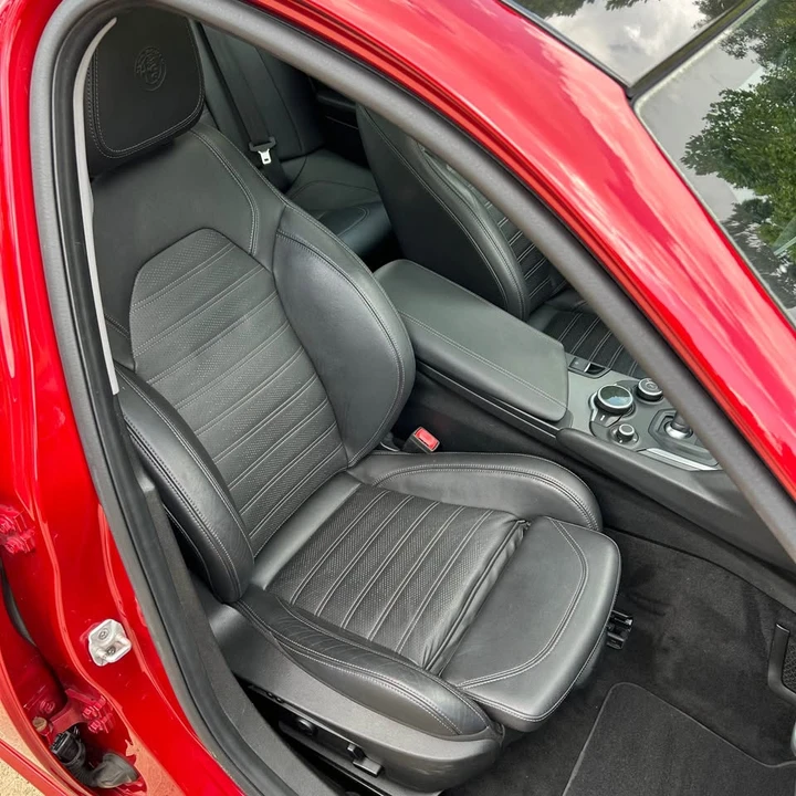 2019 Alfa Romeo Giulia - Image 18 of 20