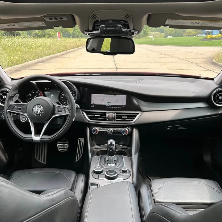 2019 Alfa Romeo Giulia - Image 9 of 20