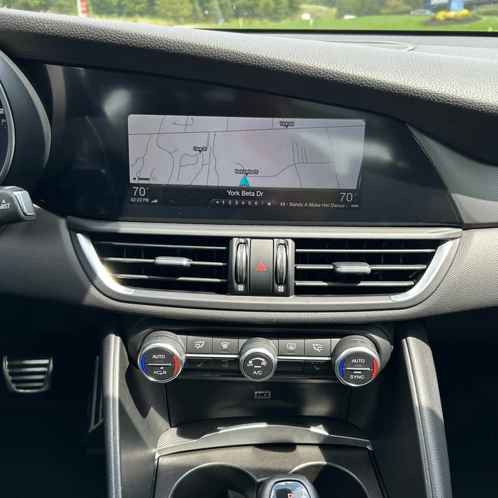 2019 Alfa Romeo Giulia - Image 10 of 20