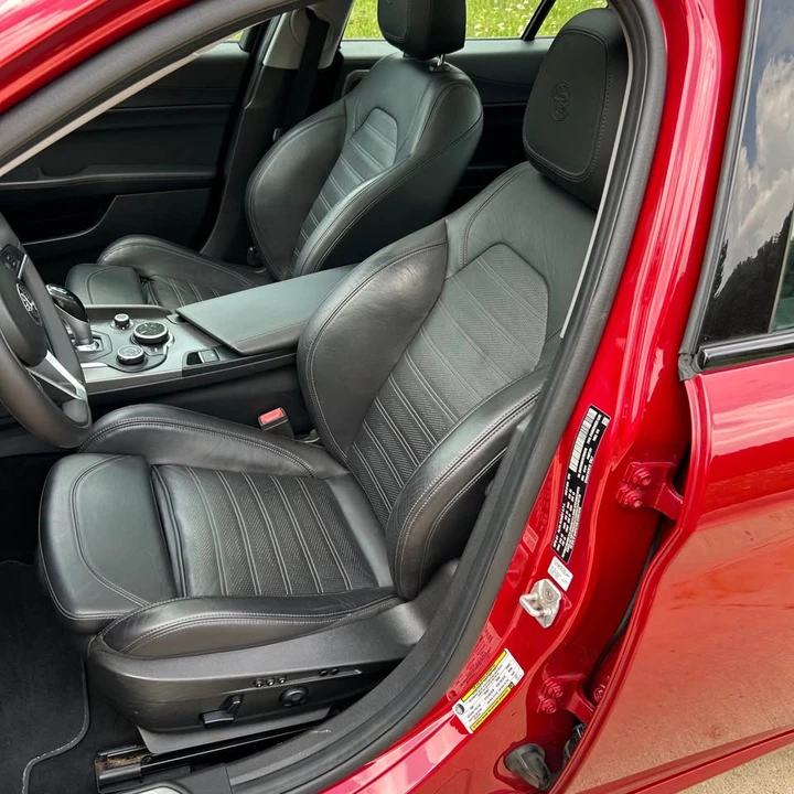 2019 Alfa Romeo Giulia - Image 14 of 20