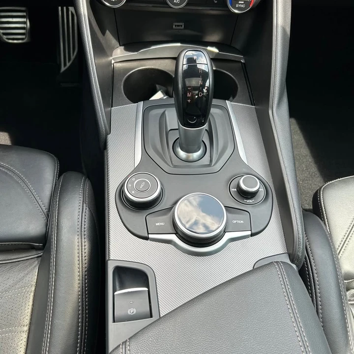 2019 Alfa Romeo Giulia - Image 11 of 20