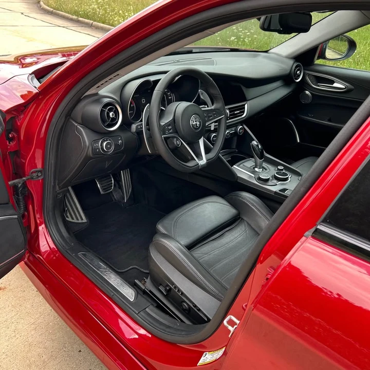 2019 Alfa Romeo Giulia - Image 15 of 20