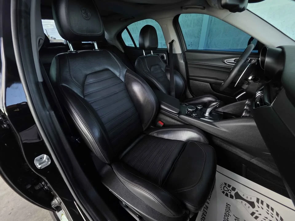 2019 Alfa Romeo Giulia - Image 11 of 20