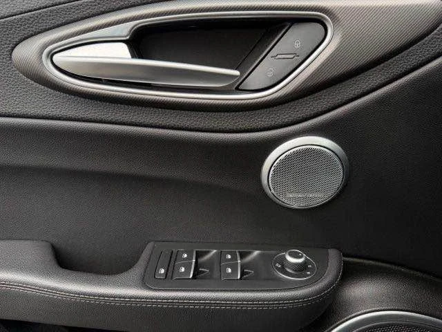 2019 Alfa Romeo Giulia - Image 18 of 20