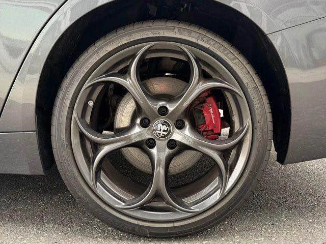 2019 Alfa Romeo Giulia - Image 17 of 20