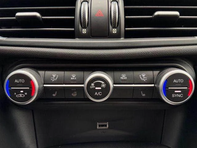 2019 Alfa Romeo Giulia - Image 12 of 20