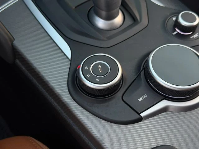 2019 Alfa Romeo Giulia - Image 25 of 31