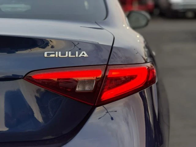 2019 Alfa Romeo Giulia - Image 10 of 31