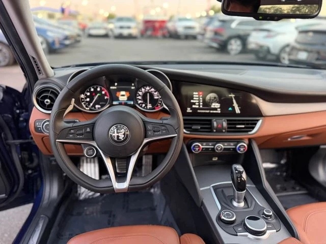2019 Alfa Romeo Giulia - Image 19 of 31
