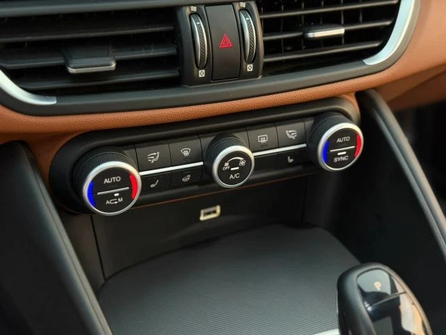 2019 Alfa Romeo Giulia - Image 27 of 31