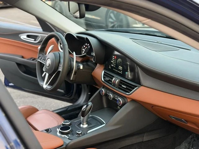 2019 Alfa Romeo Giulia - Image 18 of 31
