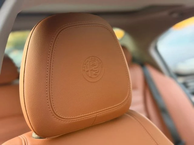2019 Alfa Romeo Giulia - Image 15 of 31