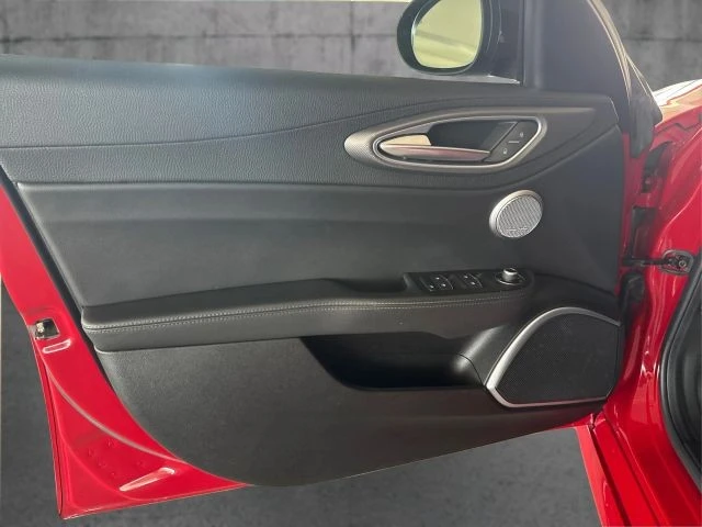 2019 Alfa Romeo Giulia - Image 20 of 23