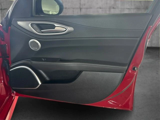 2019 Alfa Romeo Giulia - Image 21 of 23
