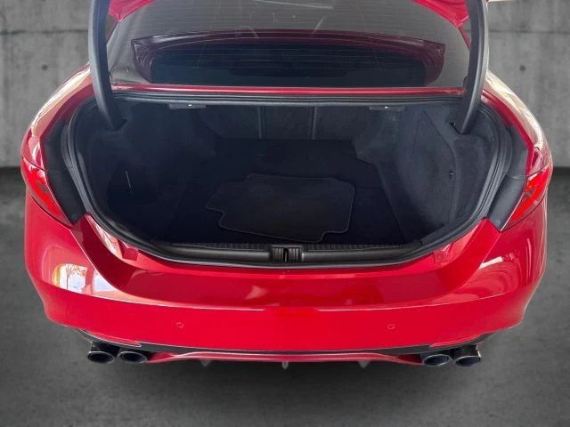2019 Alfa Romeo Giulia - Image 13 of 23
