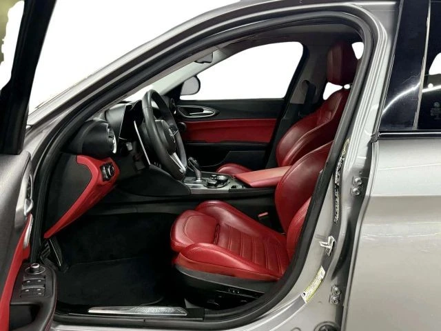 2019 Alfa Romeo Giulia - Image 9 of 12