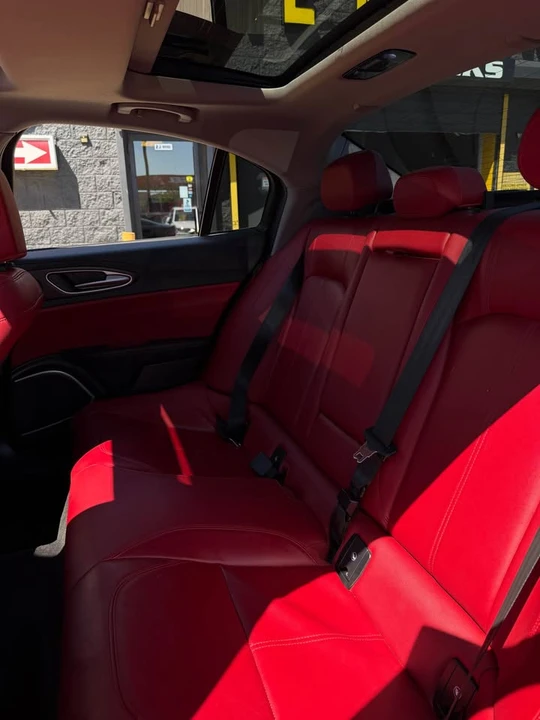 2019 Alfa Romeo Giulia - Image 14 of 14