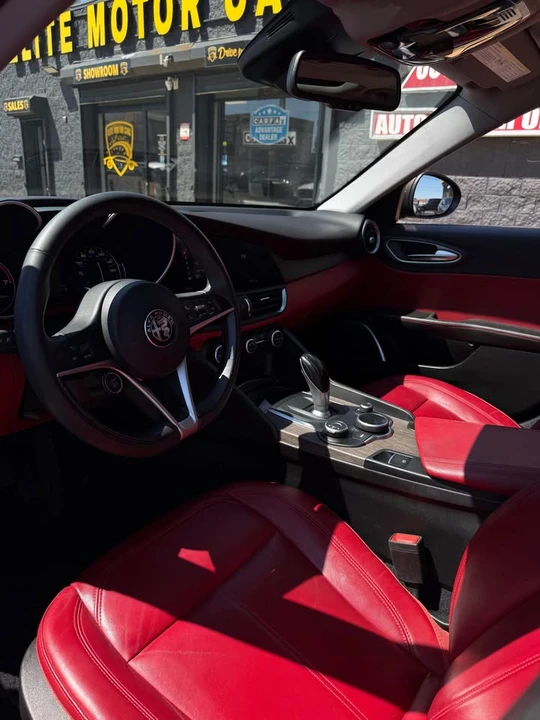 2019 Alfa Romeo Giulia - Image 7 of 14