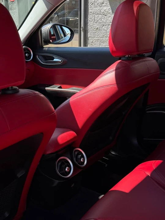 2019 Alfa Romeo Giulia - Image 13 of 14